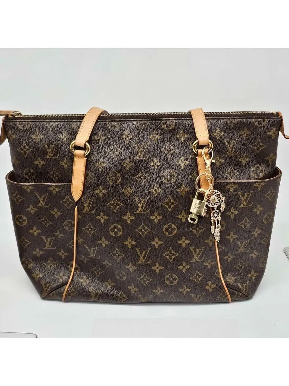 LV Authentic Gold Lock & Key 🔑 Luxury Bag Charm w/ Unbranded Keychain